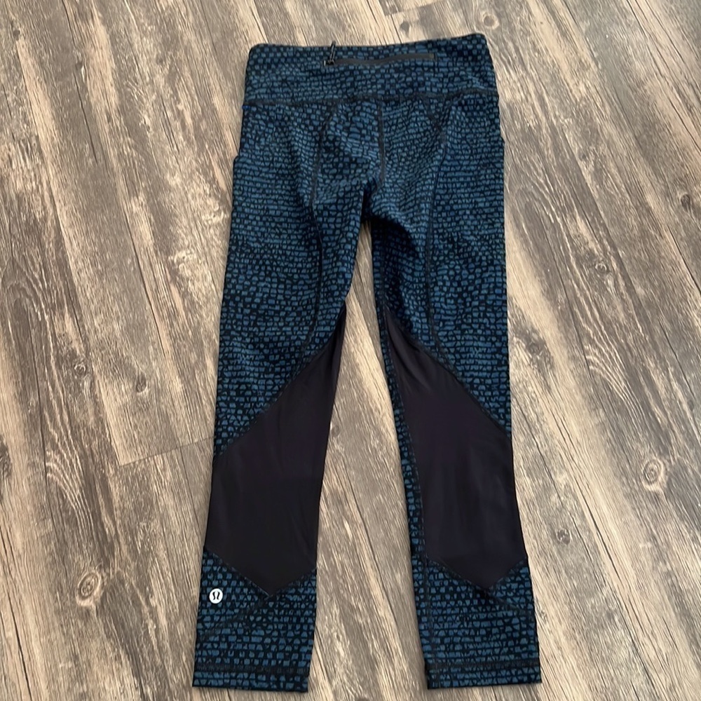 Lululemon Women's Shatter Weave
Mesh Pace Rival Crop Leggings Size 2 - Picture 6 of 12